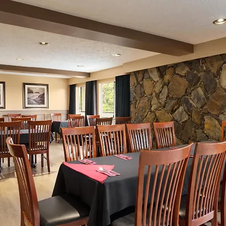 Days Inn By Wyndham Victoria Uptown-2