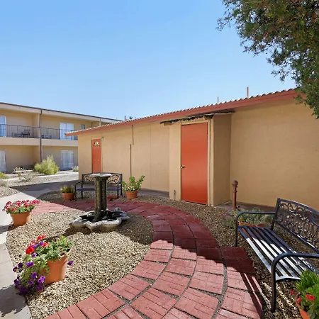 Econo Lodge Inn & Suites Socorro-2