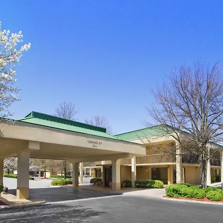 Howard Johnson By Wyndham Greensboro Near The Coliseum-3