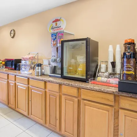 Super 8 By Wyndham Normal Bloomington-2