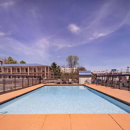 Days Inn By Wyndham Cookeville-3