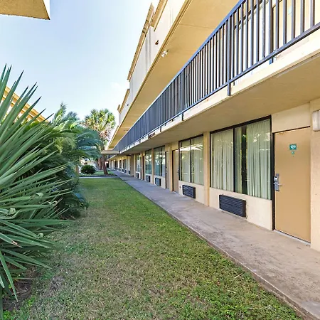 Econo Lodge Baytown-2
