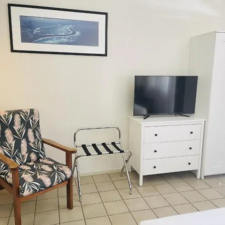 Paradise Court Holiday Units-3