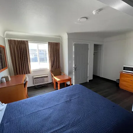 Holiday Motel-2