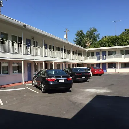 Travelodge By Wyndham Sacramento Convention Center-2