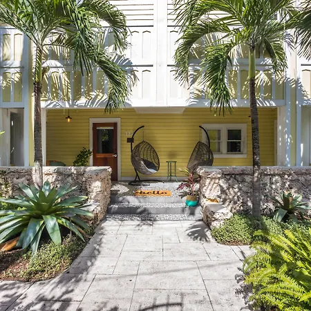 Miami River Inn By Renzzi-2