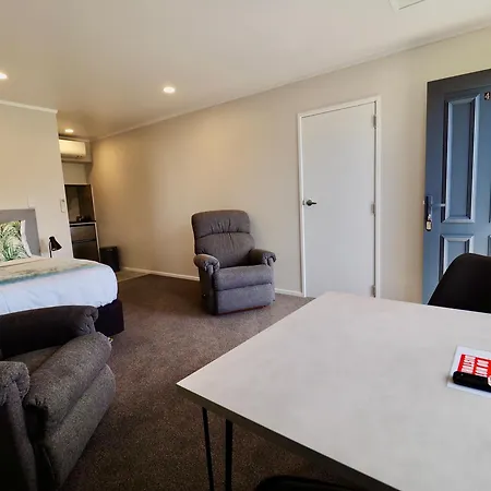 Bk'S Pohutukawa Lodge-3