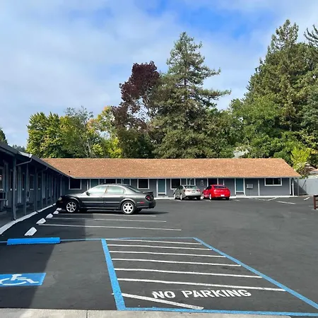 Pine Cone Motel-3