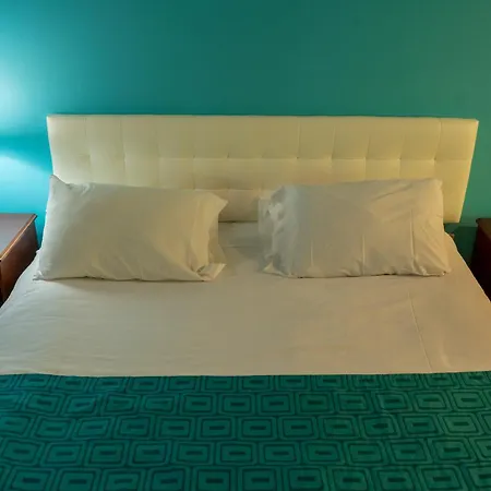 Howard Johnson By Wyndham Niagara Falls-2