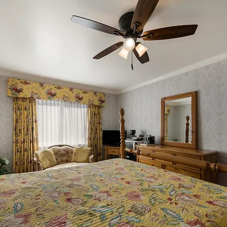 Carmel Inn & Suites-3