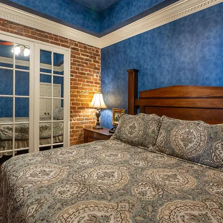 Quarter House Suites-3