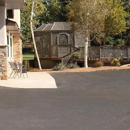 Super 8 By Wyndham Montrose-3