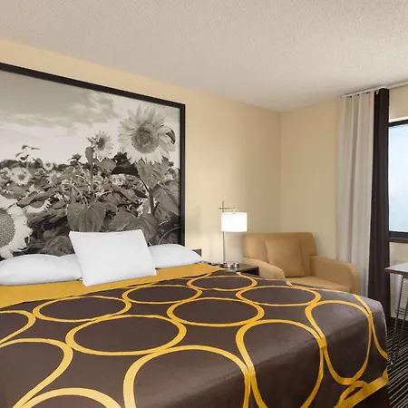 Super 8 By Wyndham Dodge City-3