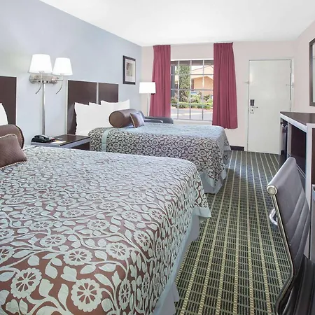 Days Inn By Wyndham Market Center Dallas Love Field-3