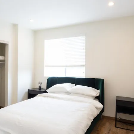 Three-Bedroom Hollywood Condo-3