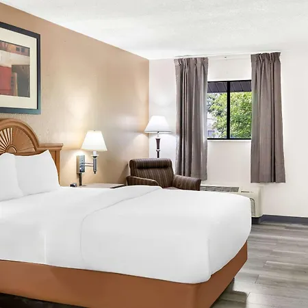 Quality Inn Middleburg Heights Near Cleveland Airport-3
