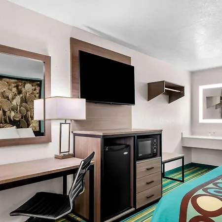 Super 8 By Wyndham Pleasanton-2