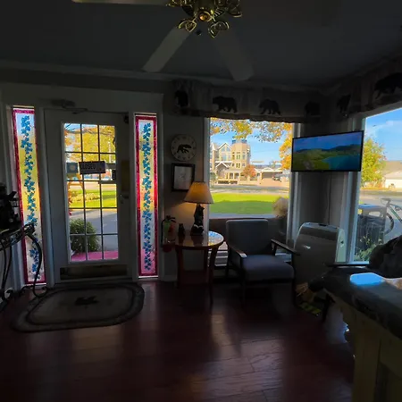 American Boutique Inn - Lakeview-3