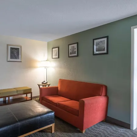 Days Inn By Wyndham Greenville-2