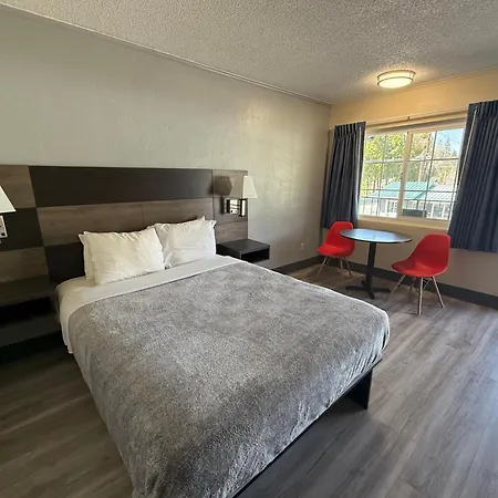 Pine Needles Inn-3