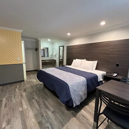 Cloud 9 Inn Lax-3