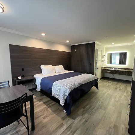 Cloud 9 Inn Lax-2
