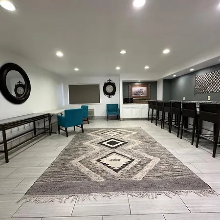 Desert Sands Inn & Suites-2