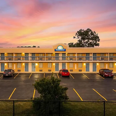 Days Inn By Wyndham Fort Wayne-3