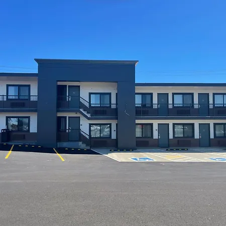 Seven Seas Inn & Suites-2