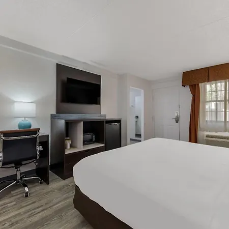 Quality Inn & Suites Airport-3