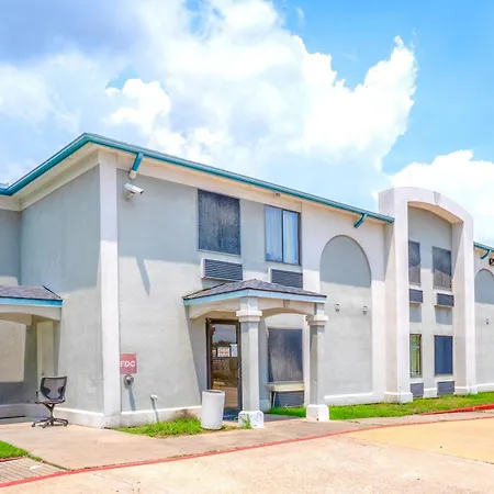Capital O Fairway Inn - Baytown La Porte Tx-2