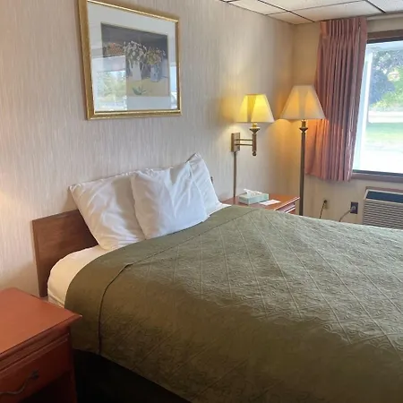 Knights Inn Mackinaw City-2
