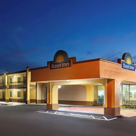 Days Inn By Wyndham Shelby-3