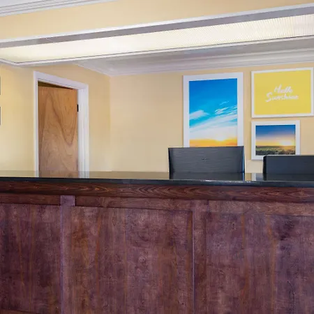 Days Inn By Wyndham Macon I-475-3