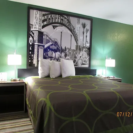 Super 8 By Wyndham Kingsville-2