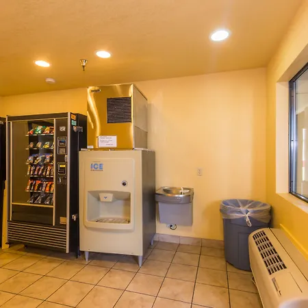 Super 8 By Wyndham Oklahoma Airport Fairgrounds West-3