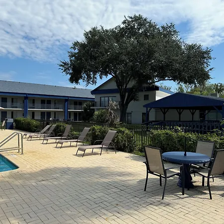 Days Inn By Wyndham Crystal River-3