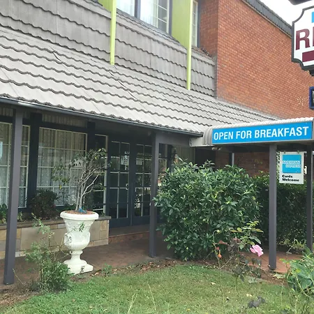 Town And Country Motel-2