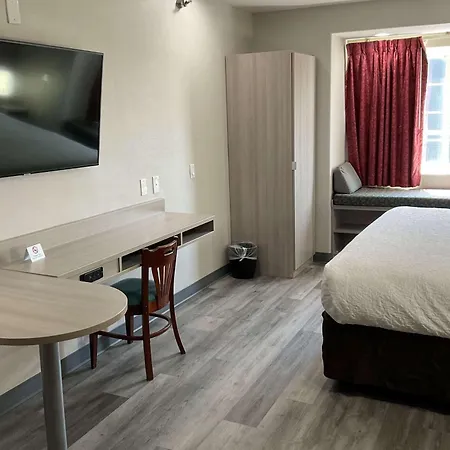 Microtel Inn And Suites Clarksville-3