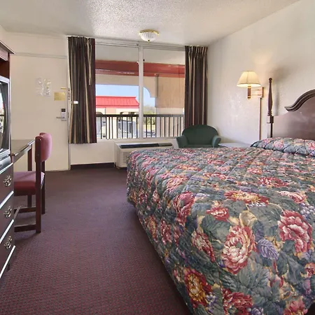 Super 8 By Wyndham Oklahoma Fairgrounds-2