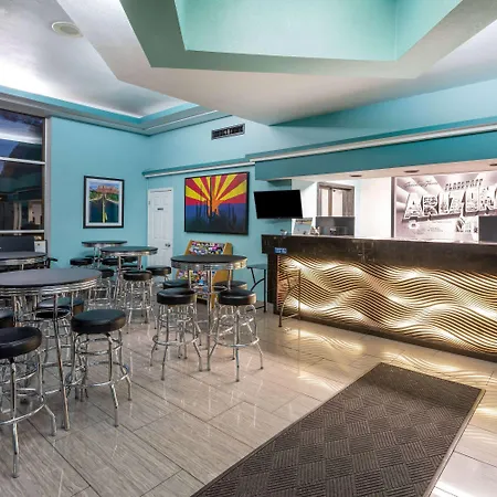 Super 8 By Wyndham Nau/Downtown Conference Center-3