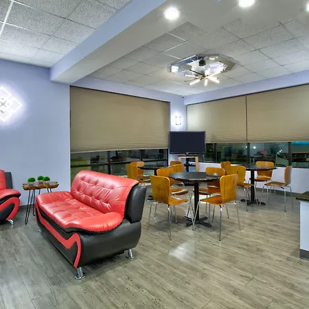 Super 8 By Wyndham Mobile/Tillmans Corner-3