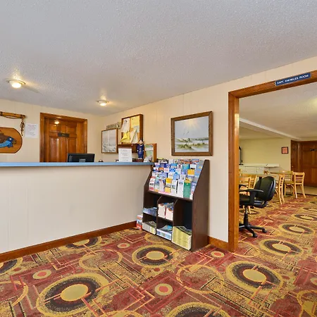 Captains Quarters Motel & Conference Center-3
