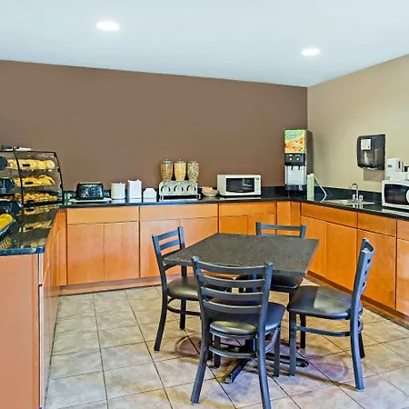 Microtel Inn & Suites By Wyndham Holland-3