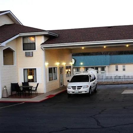 Whispering Hills Inn-3