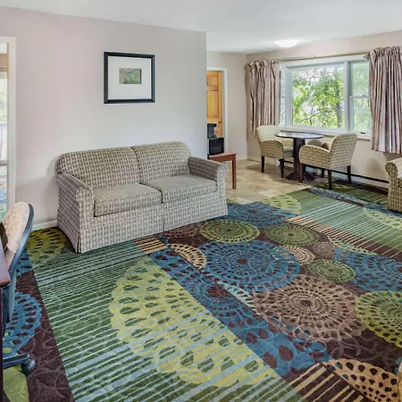 Travelodge By Wyndham Great Barrington Berkshires-3
