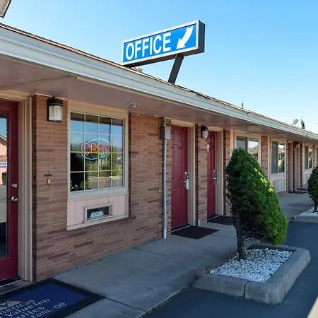 Americas Best Value Inn & Suites Klamath Falls-3