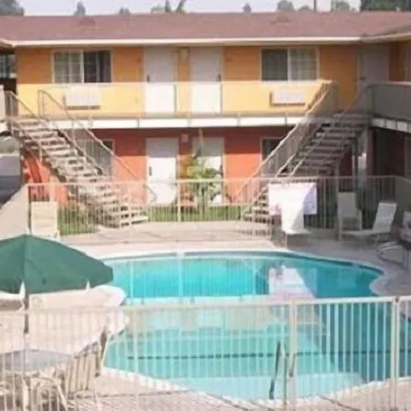 Chateau Inn & Suites-3