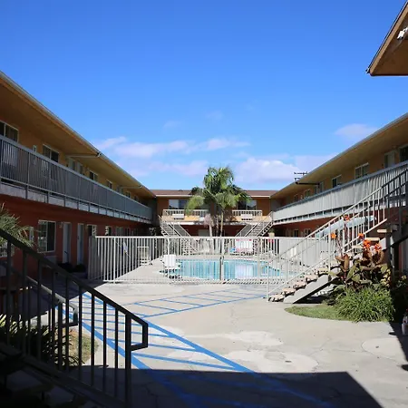 Chateau Inn & Suites-2