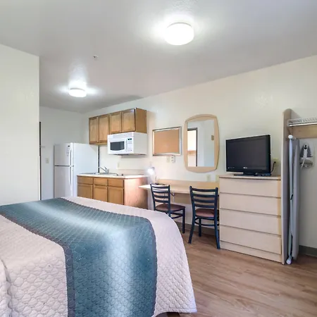 Hometowne Studios & Suites By Red Roof Bentonville-2